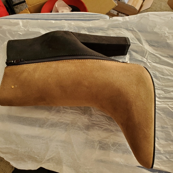 👢 Women's 'Diane' Color Block Ankle Booties - Picture 7 of 9